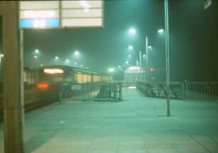 Berlin Charlottenburg Bahnsteig 1 elTw Baureihe 475