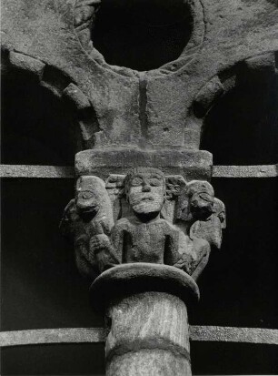St. Fides in Schlettstadt im Elsaß, romanisches Säulenkapitel i. d. Vorhalle