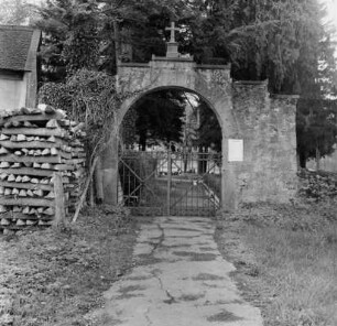 Friedhofskapelle mit Friedhof und Judenfriedhof; Bad König, Bad König Außenliegend 7, Am Kirchhof