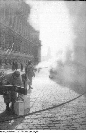 Dresden. Feuerwehr: Übungen - Unterricht in Schulen - Explosion in Hohendölzschen - Brand auf der Hamburger Straße, März 1960 - Schulung, 1958/60