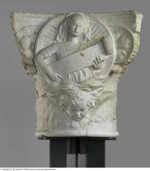 Figürliches Kapitell mit (Persischer?) Sibylle