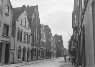 Straße : Blick in eine Straße
