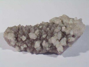 Amethyst (Quarz-Varietät) mit Calcit (Kalkspat)