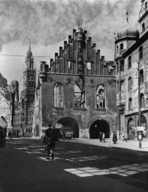 München, Marienplatz 15. Altes Rathaus (1470/1480; J. Ganghofer)
