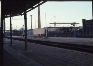 Potsdam, Hauptbahnhof : ehem. Stellwerk / Bahngebäude am Hauptbahnhof, am 1. September 1999 erfolgte die Umbenennung des Bahnhofs Potsdam Stadt in Potsdam Hauptbahnhof