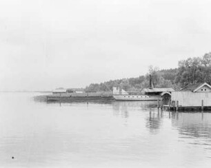 Chiemsee, Anlegestelle mit Raddampfer