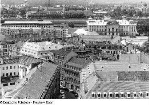 Innere Neustadt, Japanisches Palais und Altstädter Elbufer mit dem Erlweinspeicher