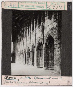 Chorin, ehem. Zisterzienserkloster: nördliche Langhauswand von Osten