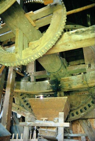 Mahlwerk und Zahnräder in der Bockwindmühle