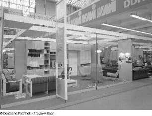 Sitzgruppe : Ausstellungskoje mit Wohnzimmermöbeln (1977; VEB Vereinigte Polstermöbelindustrie Oelsa-Rabenau)