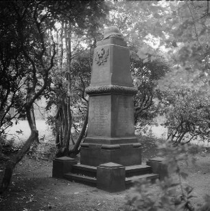 Denkmal für die Gefallenen des 1. Weltkrieges : Denkmal für die Gefallenen des 1. Weltkrieges. Stein (nach 1918). Pirna-Graupa, Lindenallee
