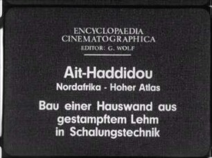 Ait-Haddidou (Nordafrika, Hoher Atlas) - Bau einer Hauswand aus gestampftem Lehm in Schalungstechnik