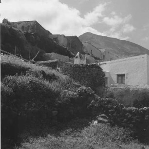 Stromboli, Blick auf den Ort mit Vulkan
