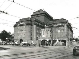 Dresden-Altstadt. Schauspielhaus (1912-1913; W. Lossow, M. H. Kühne; Umbau 1993-1995)