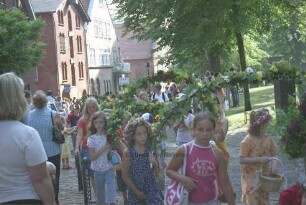 Kindervogelschießen: Umzug: Am Kirchberg: Schüler der Grundschulklassen