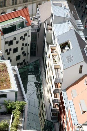 Dresden-Altstadt, Neumarkt 1-3. QF Hotel. Ansicht von erhöhtem Standpunkt aus (wohl von der Kuppel der Frauenkirche)