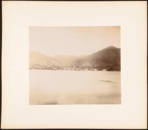 Tekia: Flusslandschaft mit Dorfansicht