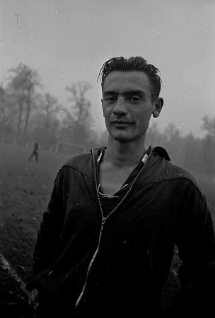 Der ungarische Fußballspieler Paul Csernai als Spieler beim KSC.