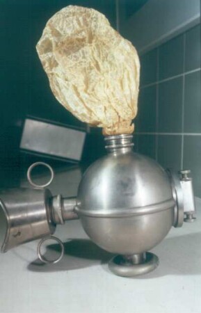 Oldenburg. Deutsches Krankenhausmuseum. Eine Äther-Narkose-Maske