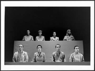 Bild der Studioinszenierung "Die Maßnahme" an der Hochschule für Schauspielkunst Ernst Busch