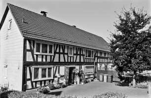 Wohnhaus (Ernhaus, Fachwerk); Hatzfeld, Berleburger Straße 45