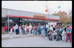 Fotografie: Eröffnung einer Burger King Filiale an der Truman Plaza in Berlin-Dahlem