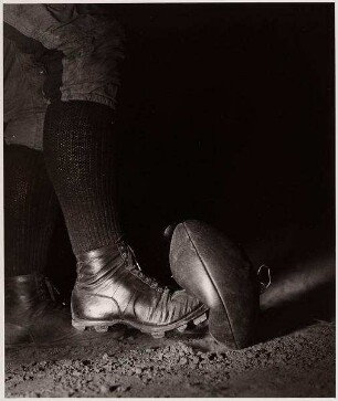 "Football Placement Kick" aus dem Portfolio "Seeing the Unseen"