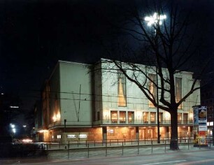 Außenansicht Opernhaus Düsseldorf (Deutsche Oper am Rhein) nachts