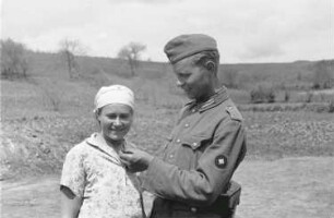 Zweiter Weltkrieg. Zur Einquartierung. Sowjetunion. Franz Grasser und ein russisches junges Mädchen