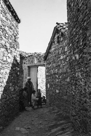 Gasse : Mann und Kinder der Kabylen in einer Gasse