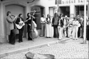 Freiburg: Freiburger Weinfest 1975; Jazz-Trio an der Ecke Münsterstraße