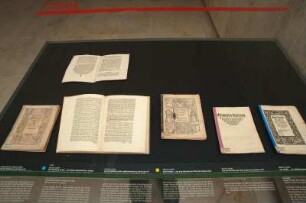 SLUB, Ausstellung "Wie Luthers Worte fliegen lernten" : Ausstellungsvitrine "Schule"