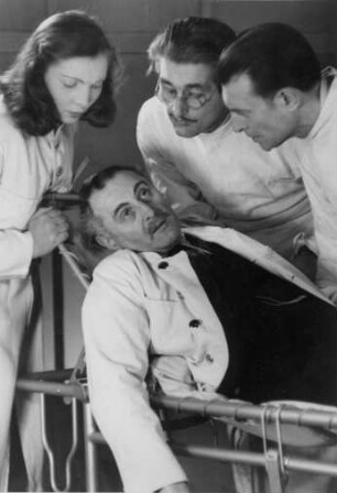 Der deutsche Schauspieler Willy Maertens (1893-1967) in der Rolle des Professor Mamlock im gleichnamigen Stück 1947 im Thalia Theater Hamburg