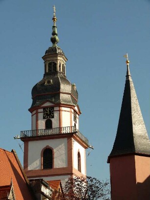 Turm der Stadtkirche von 1748 (links), kleiner Turm des Schlosses, Erbach/Odenwald