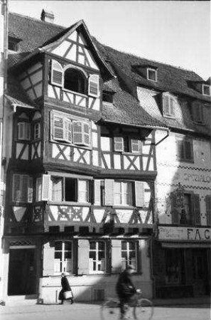 Colmar: altes Fachwerkhaus am Kaufhaus