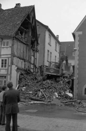Lemgo: Abriss eines baufälligen Hauses