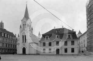 Mater-Dolorosa-Kirche mit Pfarrhaus in Riga