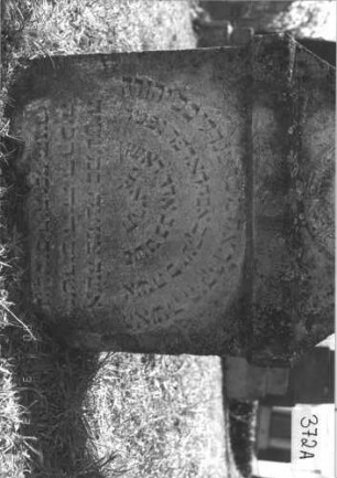 Grabstein 372 (Index: 99786206) Zustand: eingesunken Maße HxBxT: 90x55x11 cm: Grabstein 372A