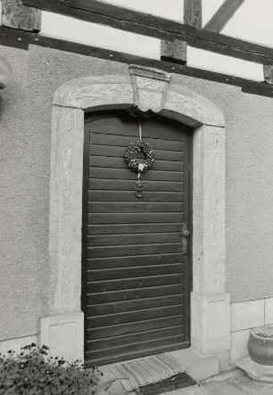 Mobschatz, Hauseingang, Wohnstallhaus : Mobschatz (Kreis Meißen-Radebeul), Wohnstallhaus, Dorfplatz 8, 1816, Hauseingang