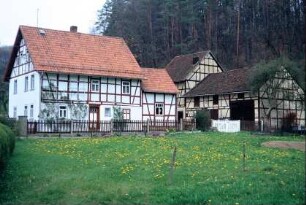Fachwerkgehöft mit Wohnhaus und Wirtschaftsgebäuden