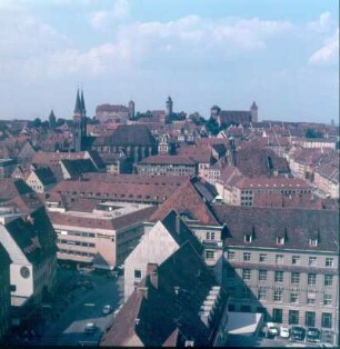 Nürnberg. Blick über die Dächer der Stadt zur Burg