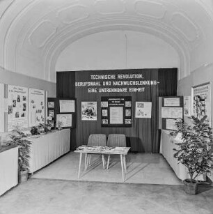 Ausstellung Rat des Kreises : Bautzen. Ausstellung im Rat des Kreises, Ernst-Thälmann-Straße