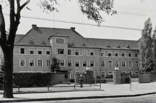 Prenzlau, Poliklinik : Prenzlau. Poliklinik. Straßenansicht
