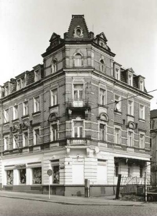 Dresden-Neustadt, Waldschlößchenstraße 12. Wohnhaus mit Laden (um 1890). Eckansicht