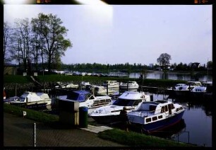 Breisach: Yachthafen mit Rhein