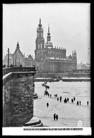 Dresden, die vereiste Elbe 1929, an der Augustusbrücke, Blick zur Katholischen Hofkirche