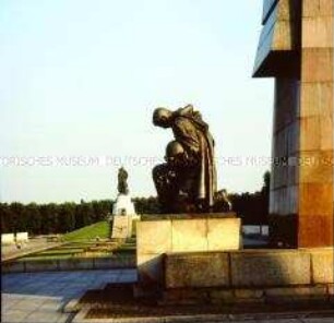 Sowjetisches Ehrenmal im Treptower Park in Berlin (Ost)