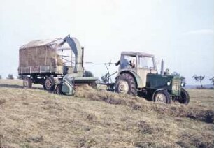 Aufsammelschneidgebläse ASG 150 eingesetzt zur Heuernte am Hang
