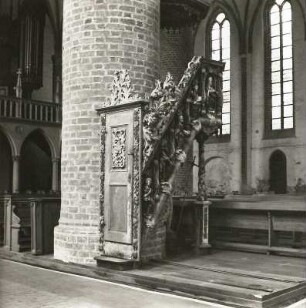 Seehausen. Pfarrkirche Sankt Peter und Paul. Inneres (um 1450) mit Kanzeltreppe