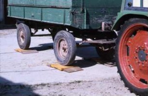 Fotografie: Wiegetechnik, Radlastwaage, Zweiachsanhänger